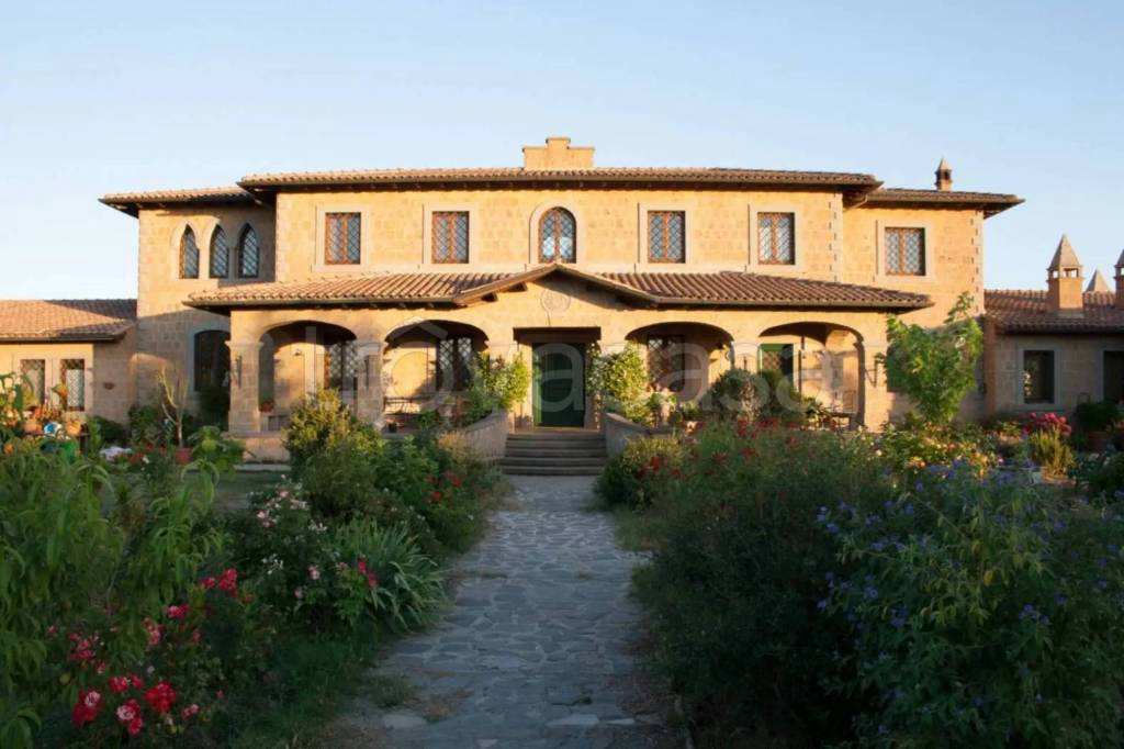 casa indipendente in vendita a Barbarano Romano