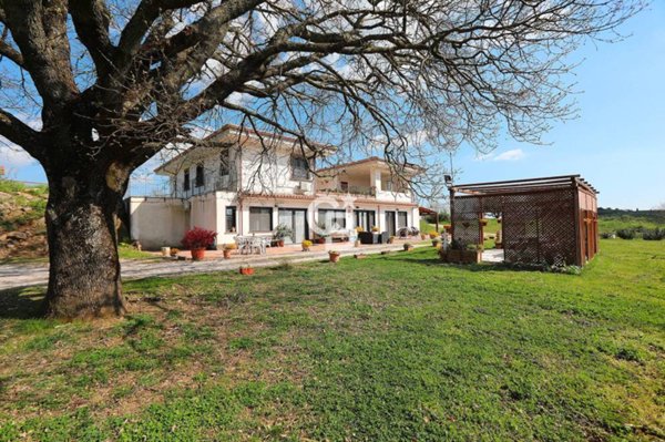 casa indipendente in vendita a Barbarano Romano