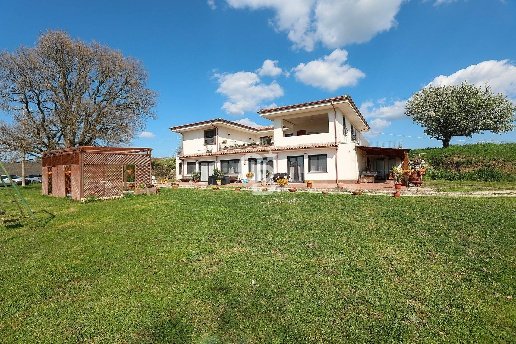 casa indipendente in vendita a Barbarano Romano