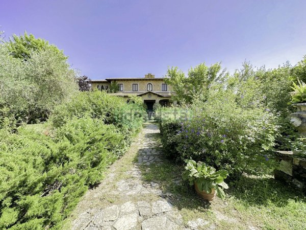 casa indipendente in vendita a Barbarano Romano