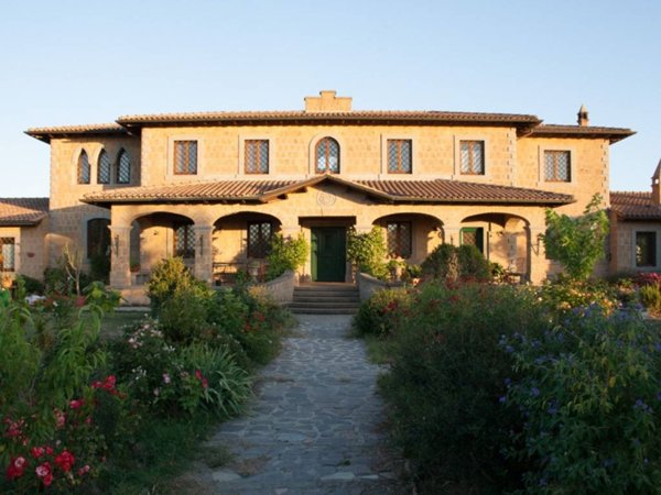casa indipendente in vendita a Barbarano Romano