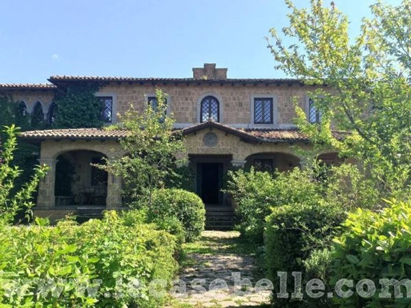 casa indipendente in vendita a Barbarano Romano