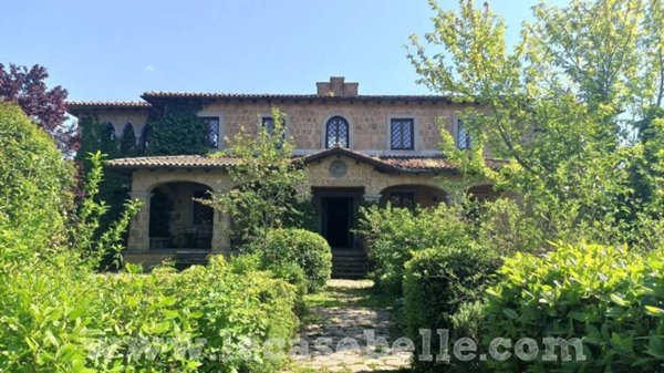 casa indipendente in vendita a Barbarano Romano