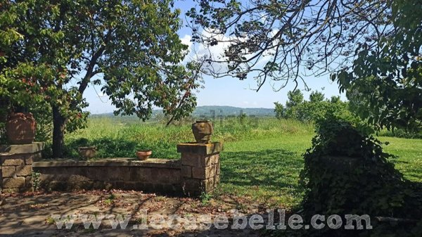 casa indipendente in vendita a Barbarano Romano