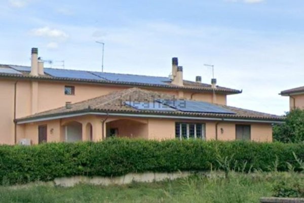 casa indipendente in vendita a Barbarano Romano