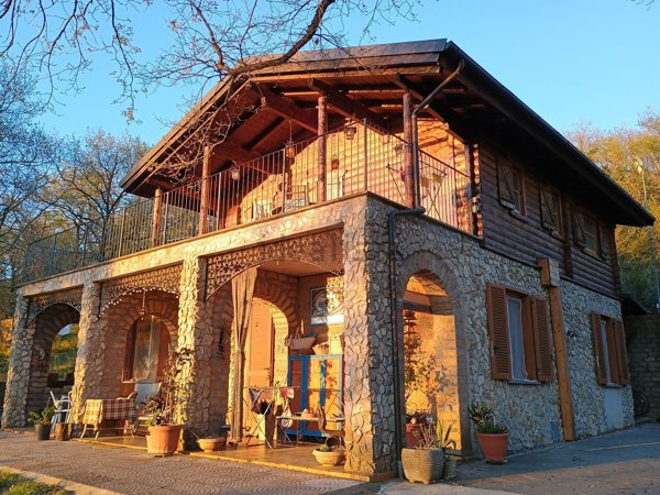 casa indipendente in vendita a Barbarano Romano