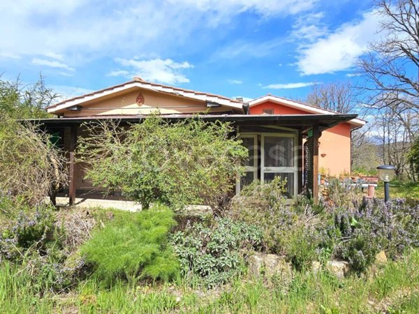 casa indipendente in vendita a Barbarano Romano