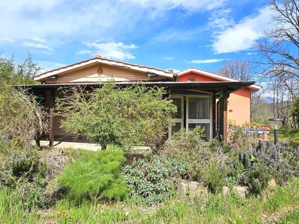 casa indipendente in vendita a Barbarano Romano