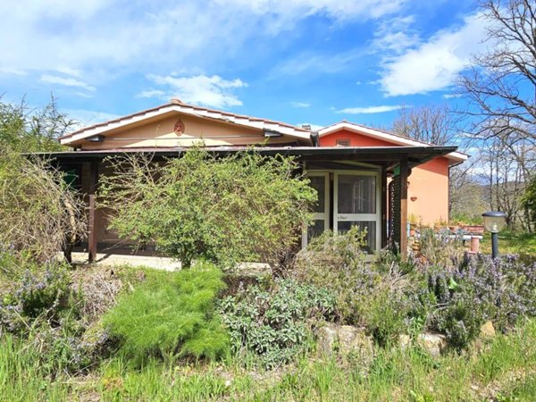 casa indipendente in vendita a Barbarano Romano
