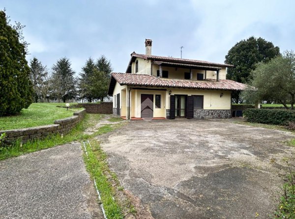 casa indipendente in vendita a Bassano Romano
