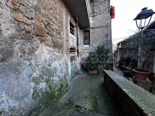 locale commerciale in vendita a Bassano Romano