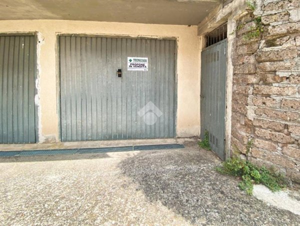 locale di sgombero in vendita a Bassano Romano