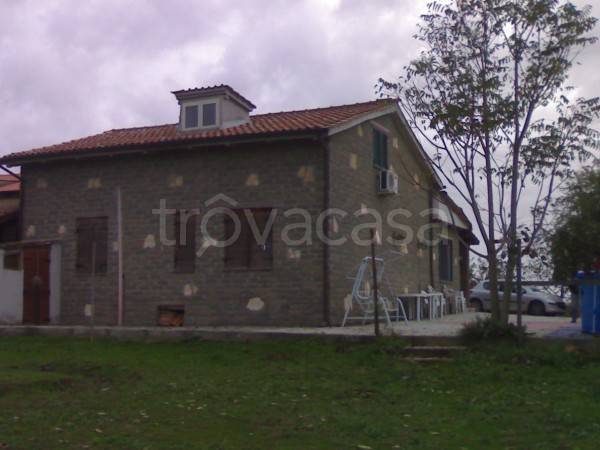 casa indipendente in vendita a Bassano Romano