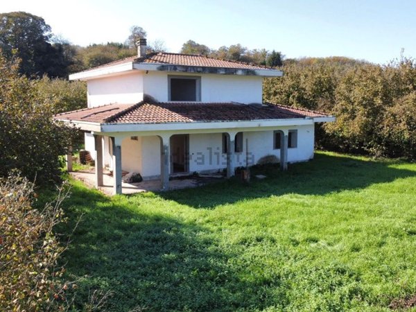 casa indipendente in vendita a Bassano Romano