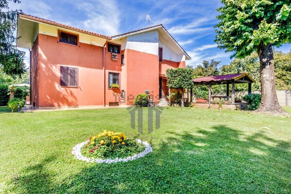 casa indipendente in vendita a Bassano Romano
