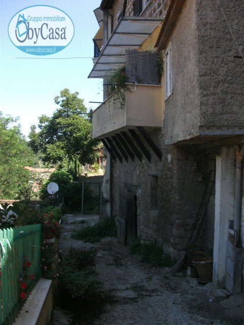 locale di sgombero in vendita a Bassano Romano