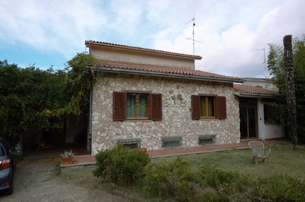 casa indipendente in vendita a Bassano Romano
