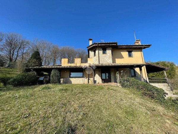 casa indipendente in vendita a Bassano Romano
