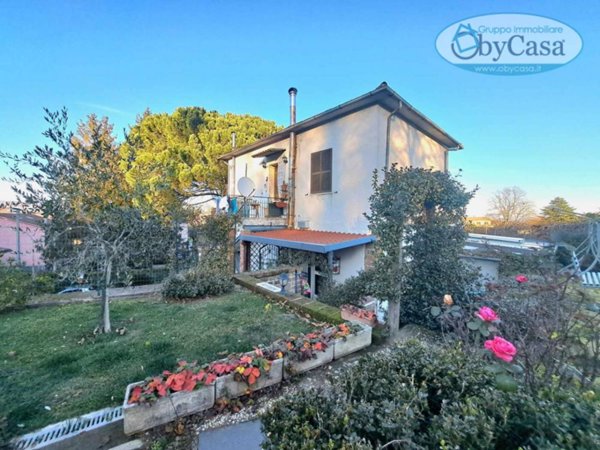 casa indipendente in vendita a Bassano Romano