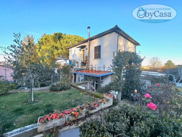 casa indipendente in vendita a Bassano Romano