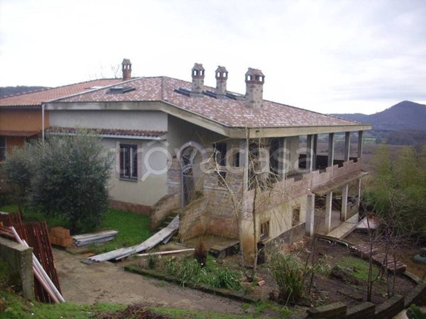 casa indipendente in vendita a Bassano Romano