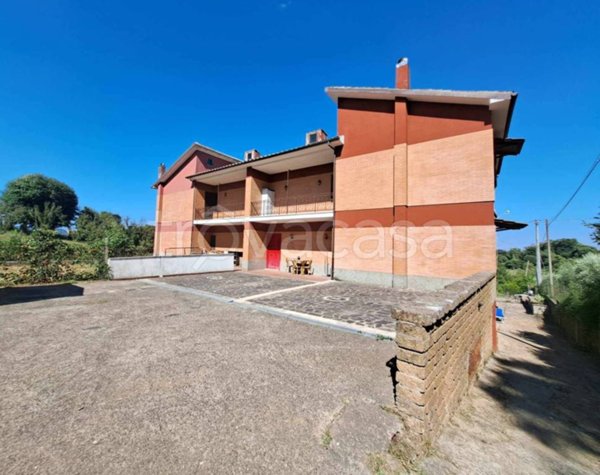casa indipendente in vendita a Bassano Romano