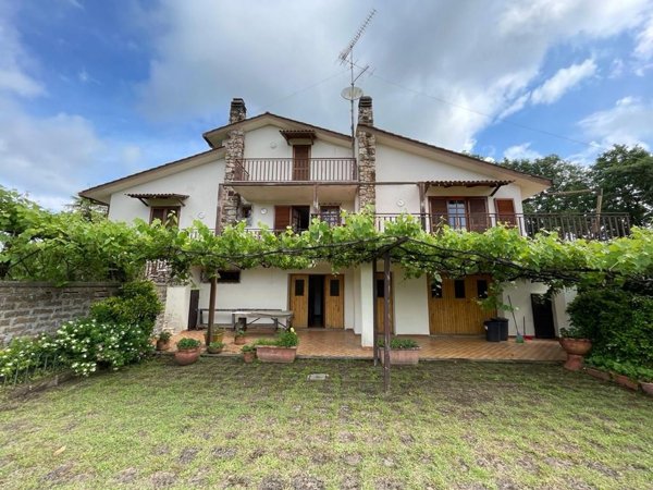 casa indipendente in vendita a Bassano Romano