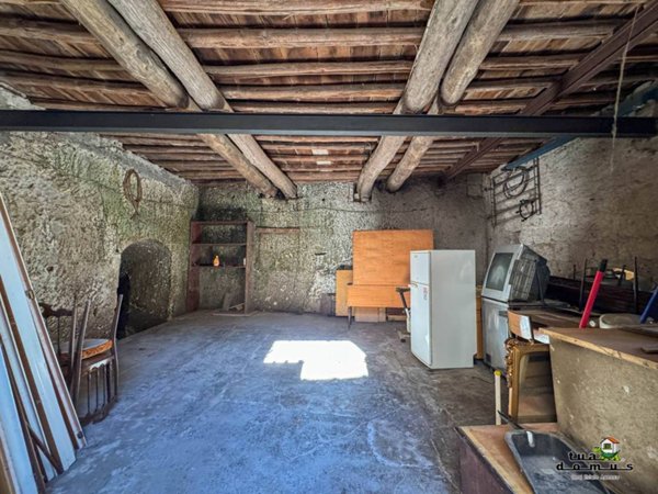 locale commerciale in vendita a Bassano Romano