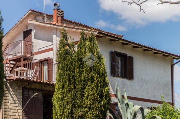 casa indipendente in vendita a Bassano Romano