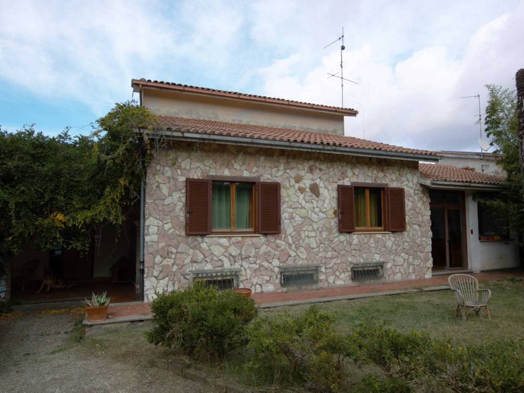casa indipendente in vendita a Bassano Romano