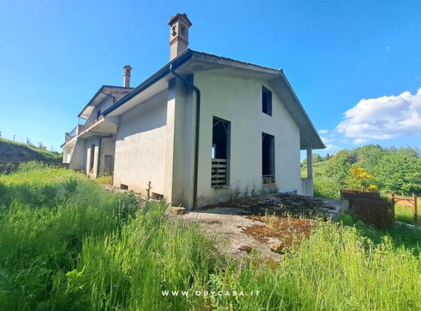 casa indipendente in vendita a Bassano Romano