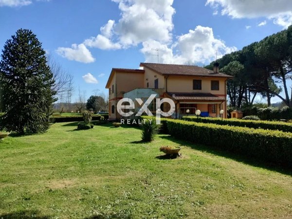 casa indipendente in vendita a Bassano Romano