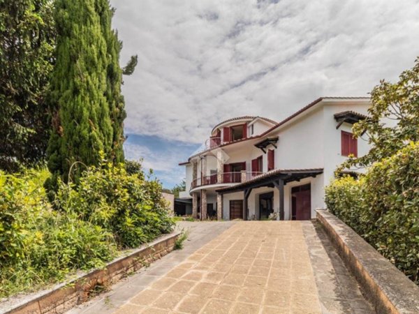 casa indipendente in vendita a Bassano Romano