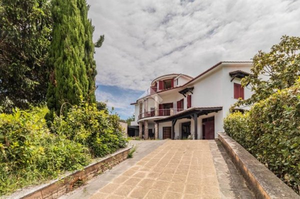 casa indipendente in vendita a Bassano Romano