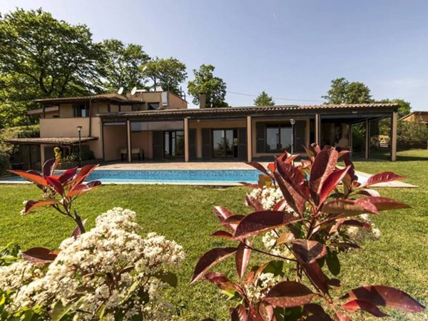 casa indipendente in vendita a Bassano Romano