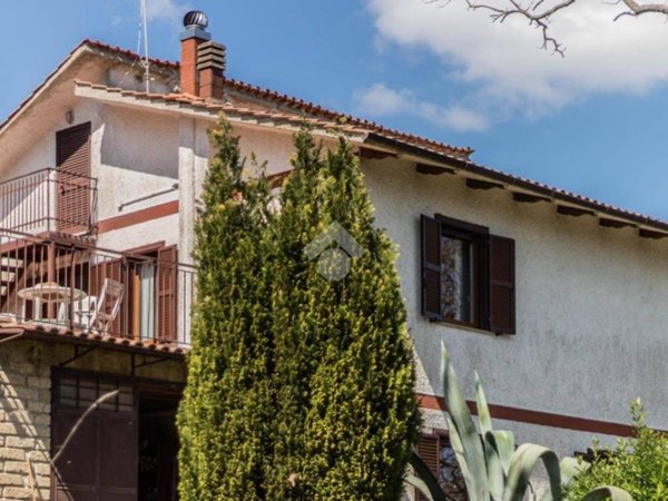 casa indipendente in vendita a Bassano Romano