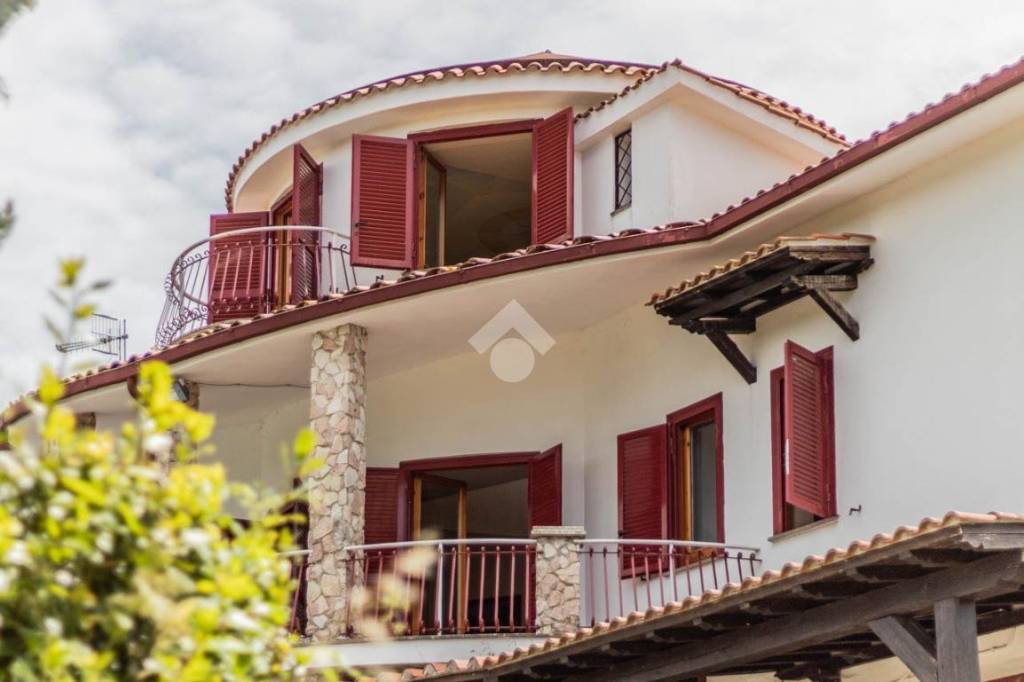 casa indipendente in vendita a Bassano Romano