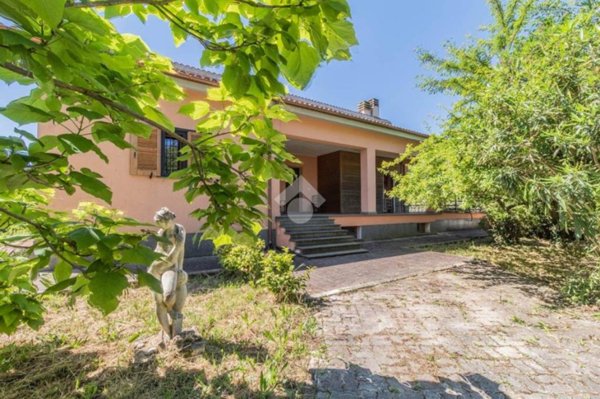 casa indipendente in vendita a Bassano Romano