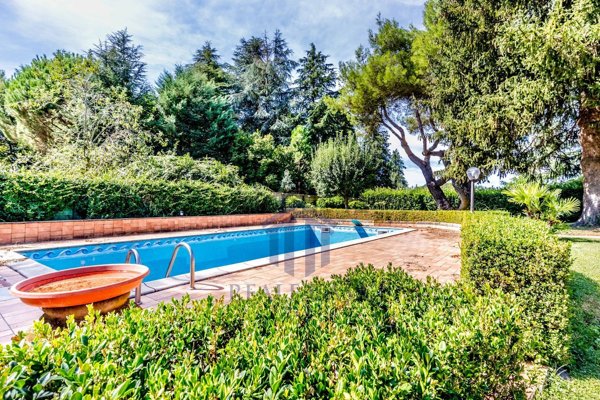 casa indipendente in vendita a Bassano Romano