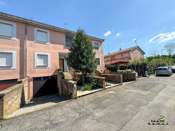 casa indipendente in vendita a Bassano Romano