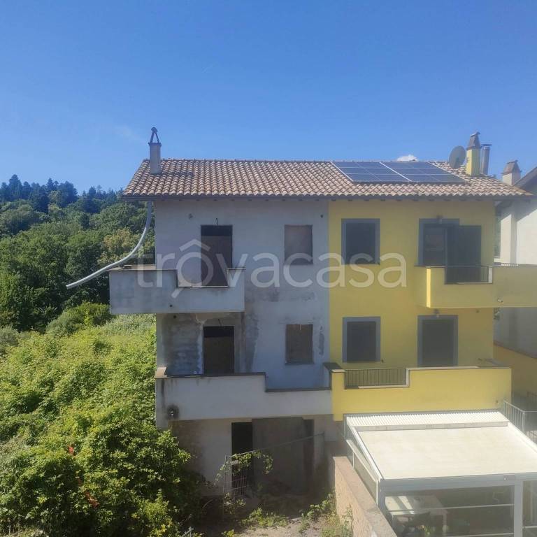 casa indipendente in vendita a Bassano Romano
