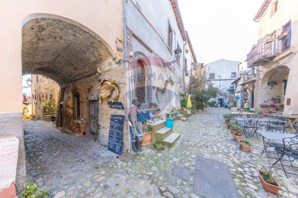 casa indipendente in vendita a Bassano Romano