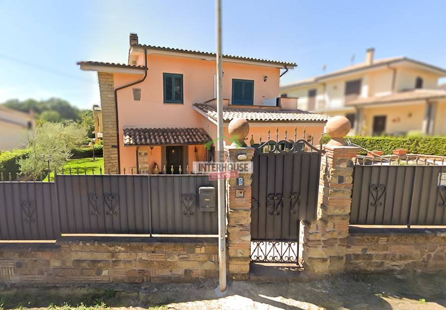 casa indipendente in vendita a Bassano Romano