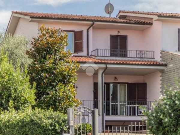 casa indipendente in vendita a Bassano Romano