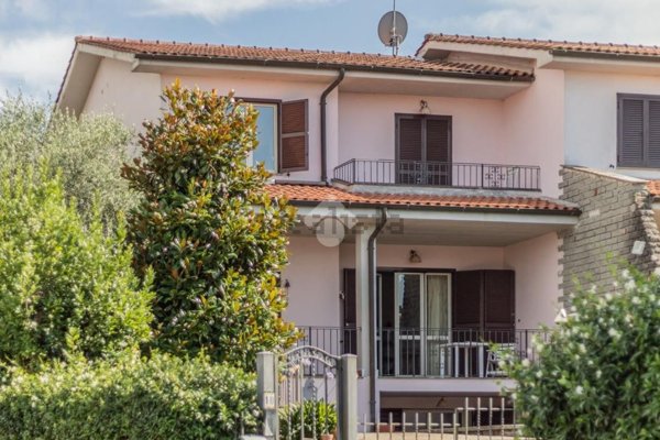 casa indipendente in vendita a Bassano Romano