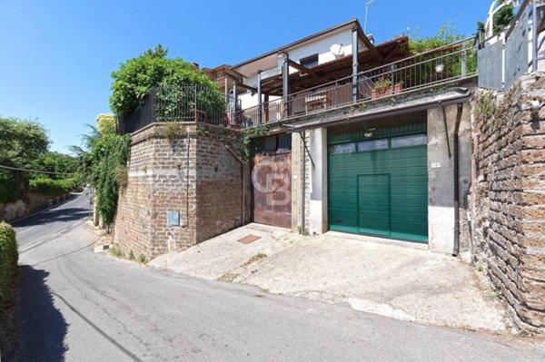 casa indipendente in vendita a Bassano Romano
