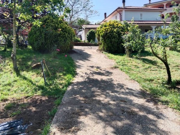 casa indipendente in vendita a Bassano Romano
