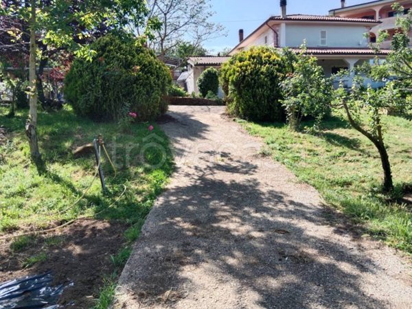 casa indipendente in vendita a Bassano Romano
