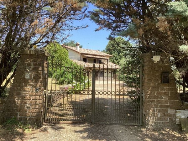 casa indipendente in vendita a Bassano Romano