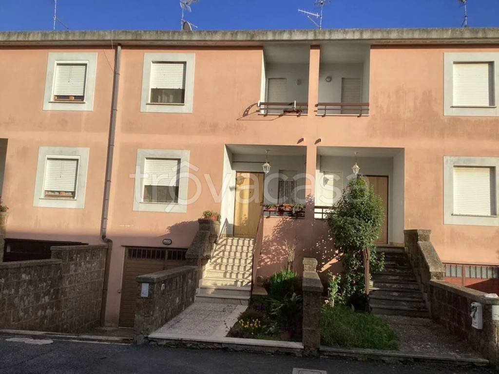 casa indipendente in vendita a Bassano Romano